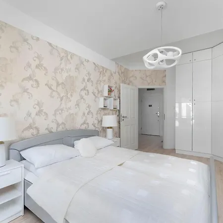 Family With Spacious Terrace And Garage In By Renters كولوبرزيغ