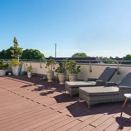 Family With Spacious Terrace And Garage In By Renters * كولوبرزيغ