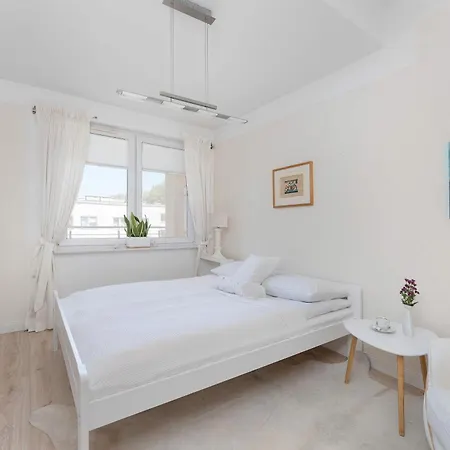 Family With Spacious Terrace And Garage In By Renters