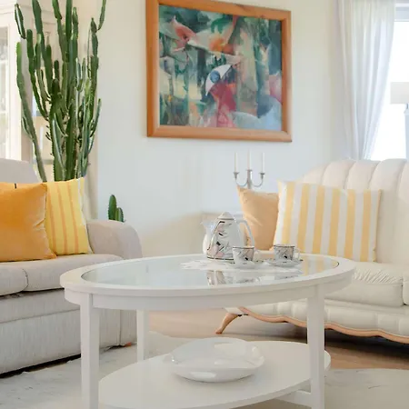 Family With Spacious Terrace And Garage In By Renters كولوبرزيغ