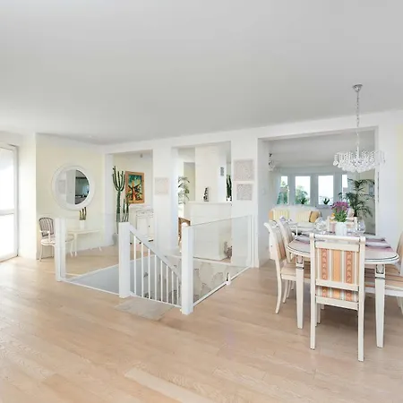 Family With Spacious Terrace And Garage In By Renters * كولوبرزيغ