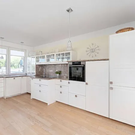 Family With Spacious Terrace And Garage In By Renters * كولوبرزيغ