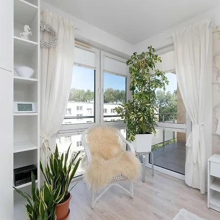 Family With Spacious Terrace And Garage In By Renters شقة