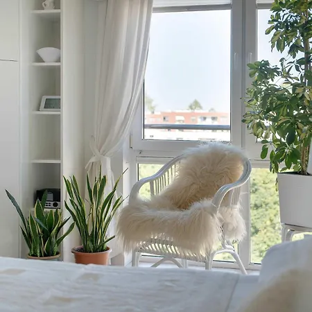 Family With Spacious Terrace And Garage In By Renters شقة كولوبرزيغ