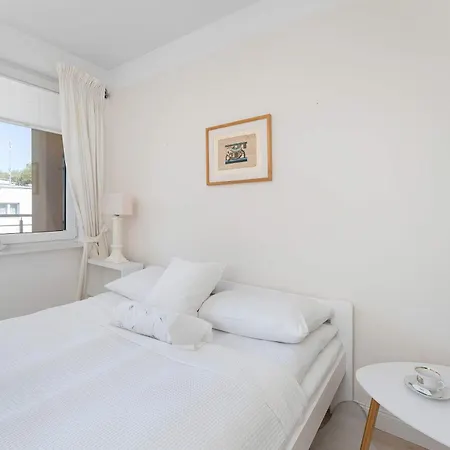 Family With Spacious Terrace And Garage In By Renters شقة كولوبرزيغ