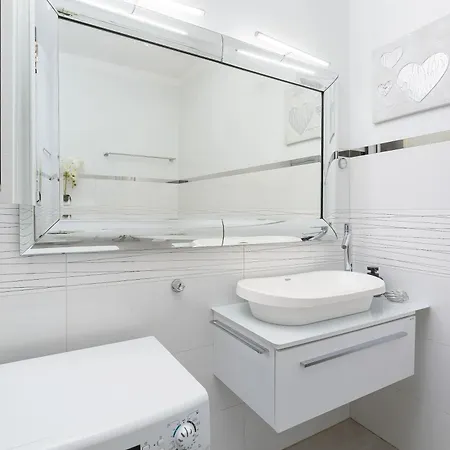 Family With Spacious Terrace And Garage In By Renters *