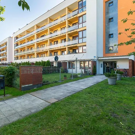 شقة Family With Spacious Terrace And Garage In By Renters *